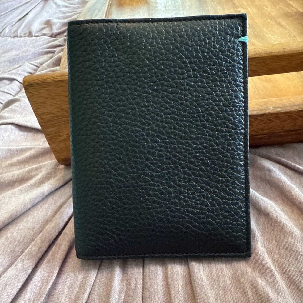 Tiffany andCo. Black leather passport cover. Brand‎ new- never used. - Picture 4 of 6
